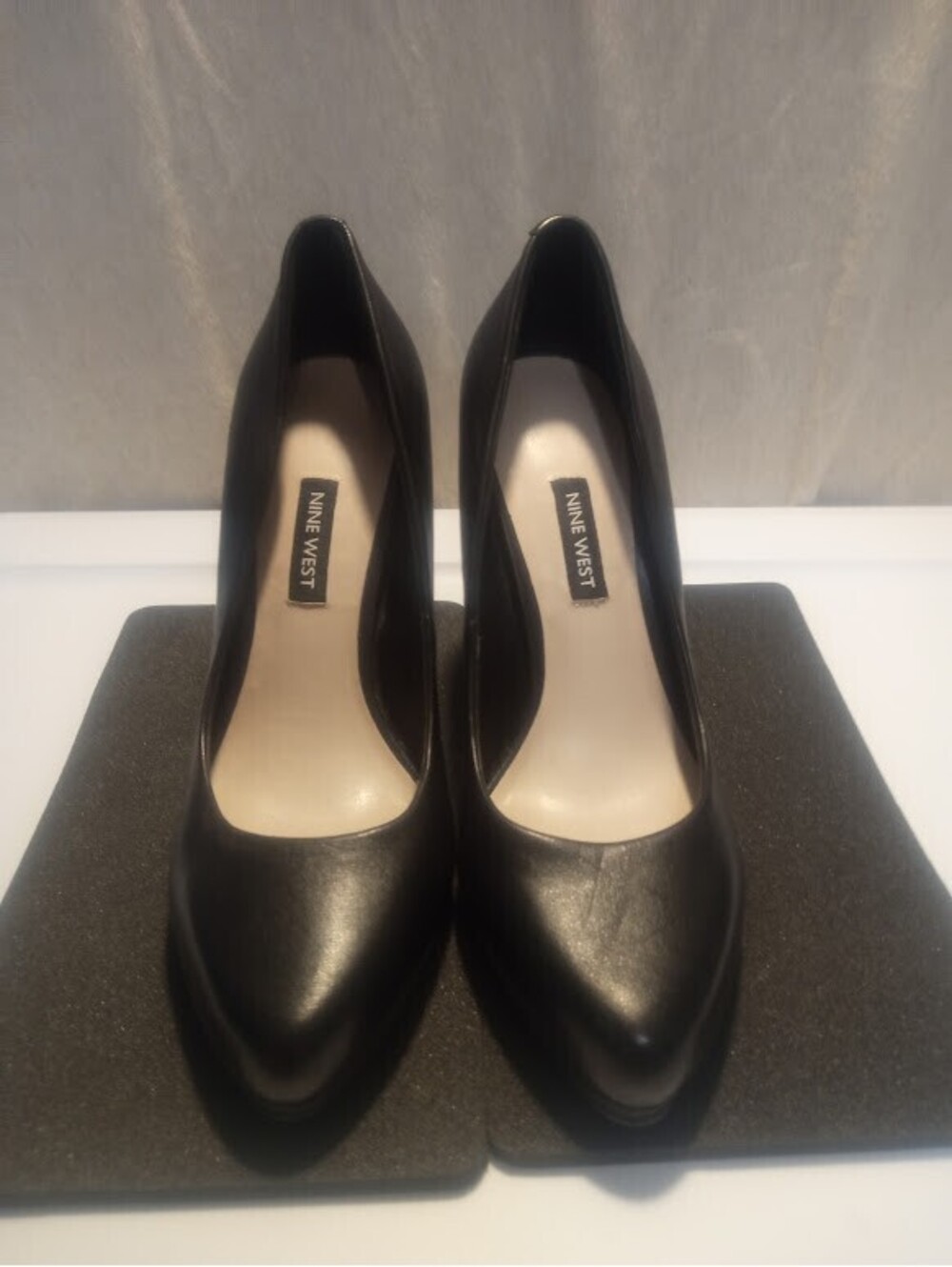 Black Nine West Leather Pumps | 4‑In Heel | Classic G toVGUC